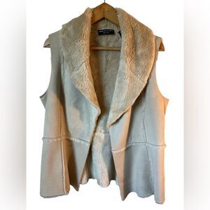 Dana Buchman Faux Shearling Vest Women's Sz 12 Petite Beige Closet Staple Layer